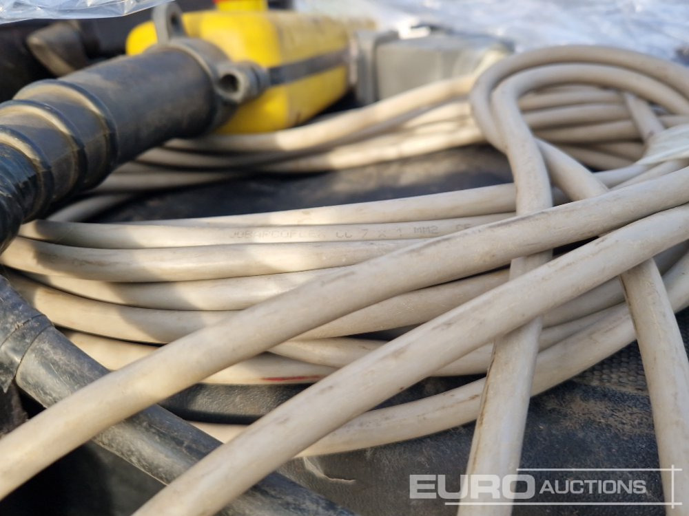 Pallet of Levelling Equipment, Remote Controls - Trang thiết bị xây dựng: hình 5 Pallet of Levelling Equipment, Remote Controls - Trang thiết bị xây dựng: hình 5