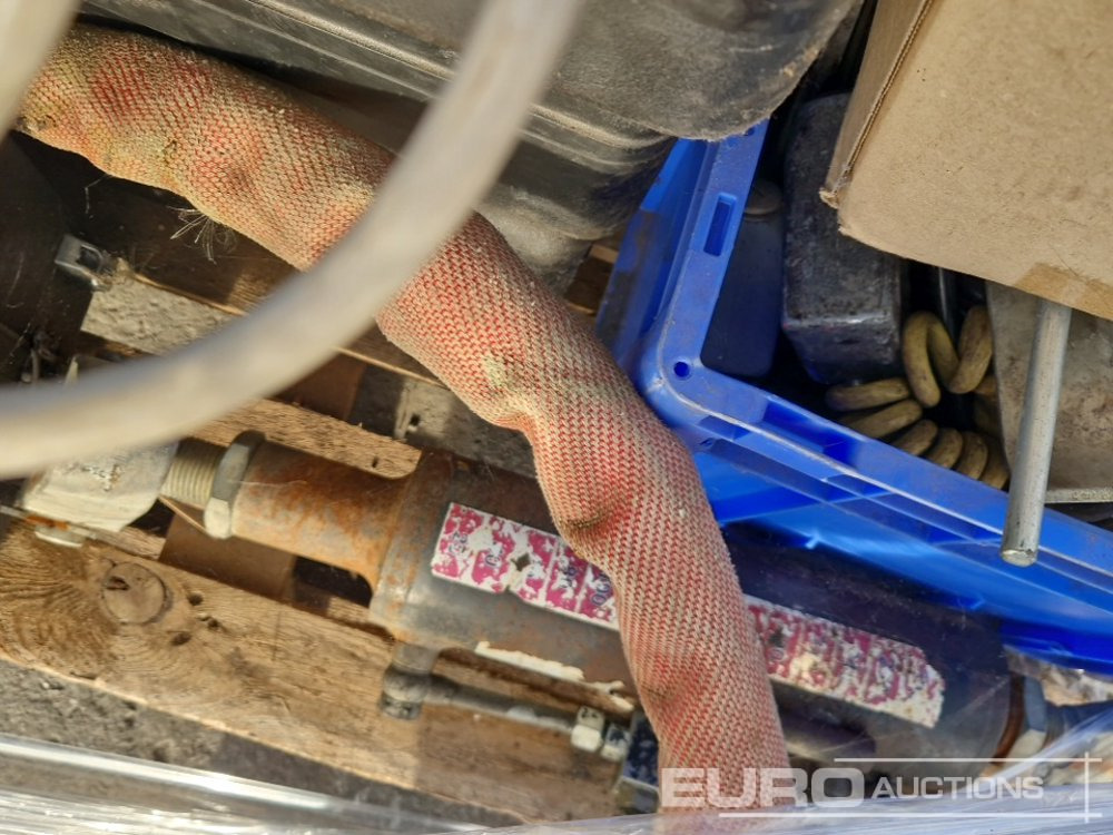 Pallet of Levelling Equipment, Remote Controls - Trang thiết bị xây dựng: hình 4 Pallet of Levelling Equipment, Remote Controls - Trang thiết bị xây dựng: hình 4