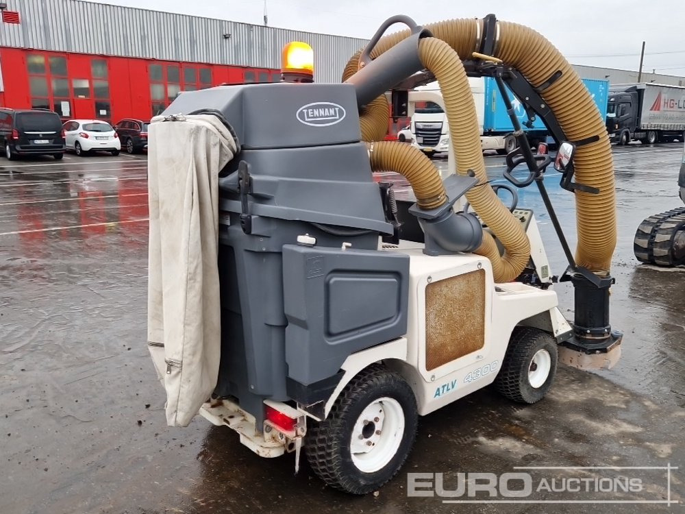 Tennant 4300 - ATV/ Xe 4 bánh: hình 4 Tennant 4300 - ATV/ Xe 4 bánh: hình 4