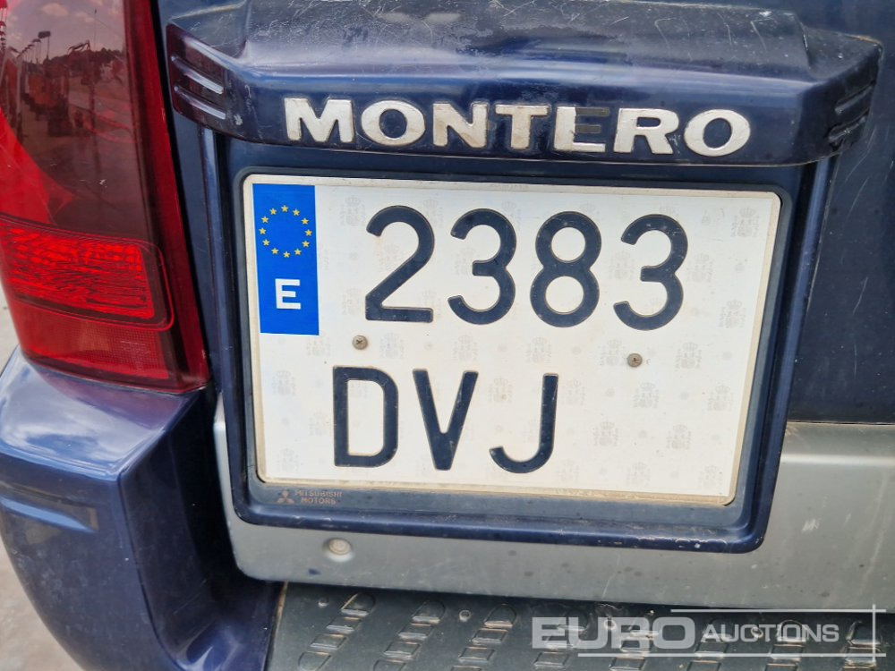 SUV 2005 Mitsubishi MONTERO: hình 29