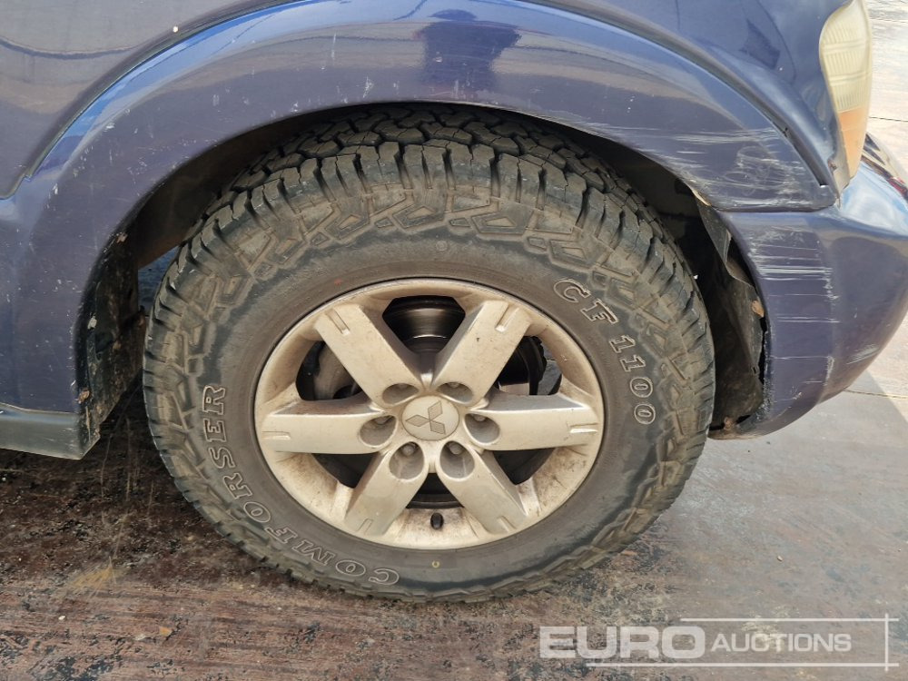 SUV 2005 Mitsubishi MONTERO: hình 11