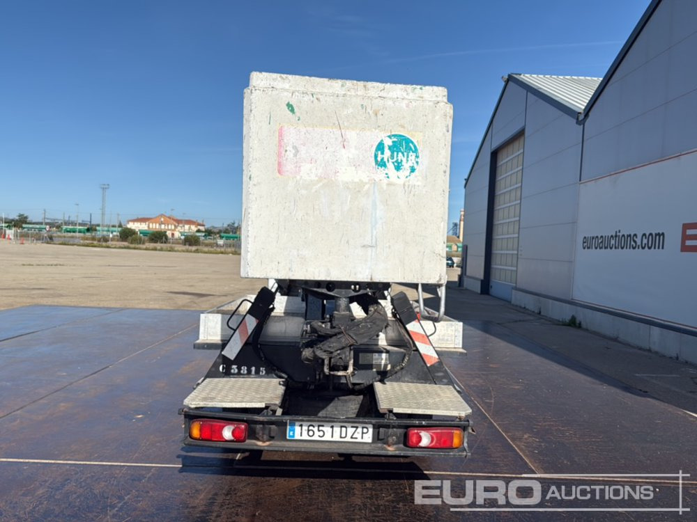 2006 Nissan Cabstar - Nền bục trên không gắn trên xe tải: hình 4 2006 Nissan Cabstar - Nền bục trên không gắn trên xe tải: hình 4
