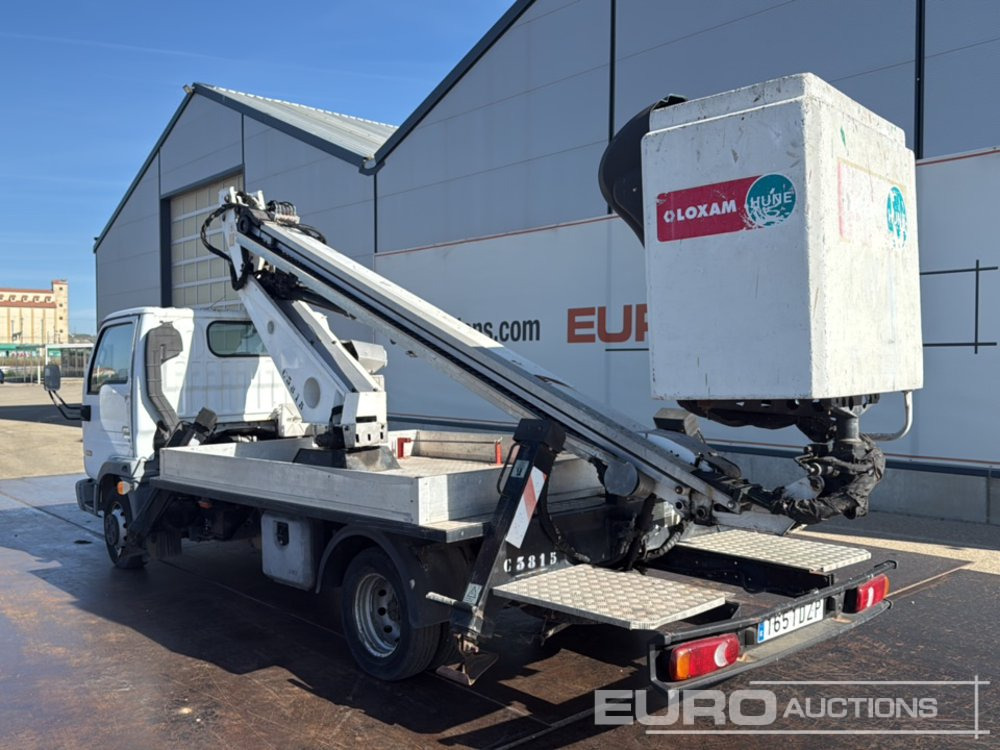 2006 Nissan Cabstar - Nền bục trên không gắn trên xe tải: hình 3 2006 Nissan Cabstar - Nền bục trên không gắn trên xe tải: hình 3