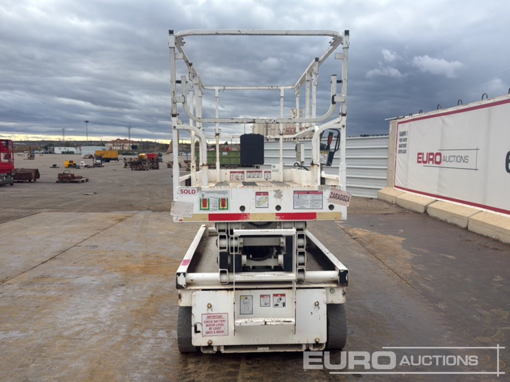 2014 Haulotte Compact 10 - Máy nâng người hình kéo: hình 4 2014 Haulotte Compact 10 - Máy nâng người hình kéo: hình 4