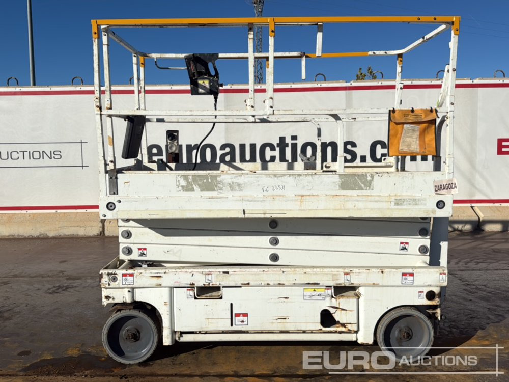 2014 Haulotte Compact 10 - Máy nâng người hình kéo: hình 2 2014 Haulotte Compact 10 - Máy nâng người hình kéo: hình 2