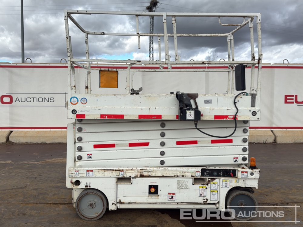 2014 Haulotte Compact 14 - Máy nâng người hình kéo: hình 2 2014 Haulotte Compact 14 - Máy nâng người hình kéo: hình 2