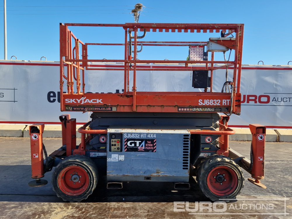 2015 SkyJack SJ6832RT - Máy nâng người hình kéo: hình 2 2015 SkyJack SJ6832RT - Máy nâng người hình kéo: hình 2