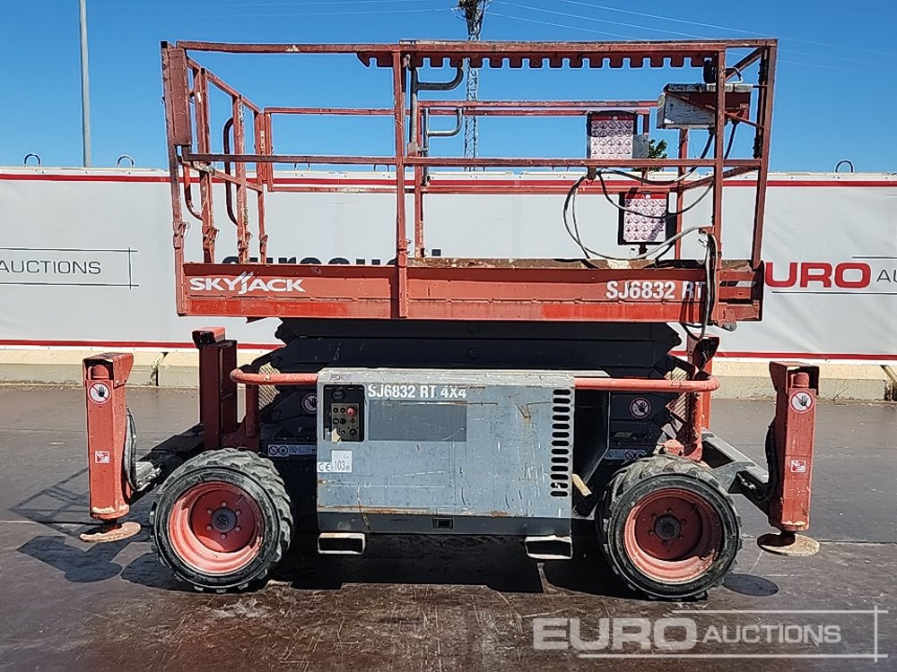 2015 SkyJack SJ6832RT - Máy nâng người hình kéo: hình 2 2015 SkyJack SJ6832RT - Máy nâng người hình kéo: hình 2