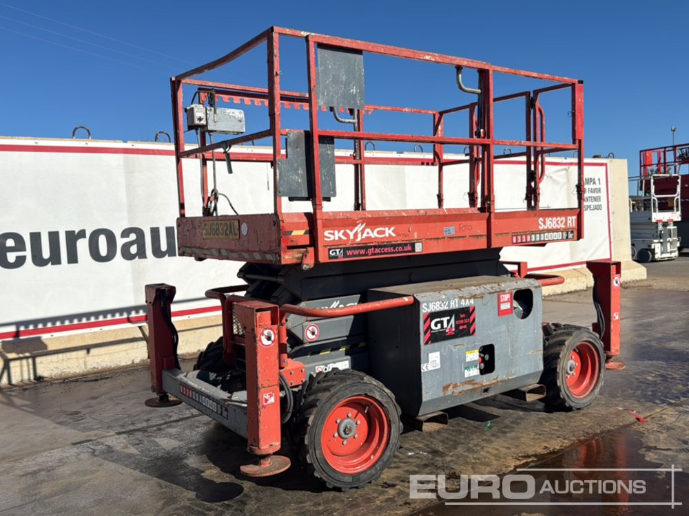 2015 SkyJack SJ6832RT - Máy nâng người hình kéo: hình 1 2015 SkyJack SJ6832RT - Máy nâng người hình kéo: hình 1