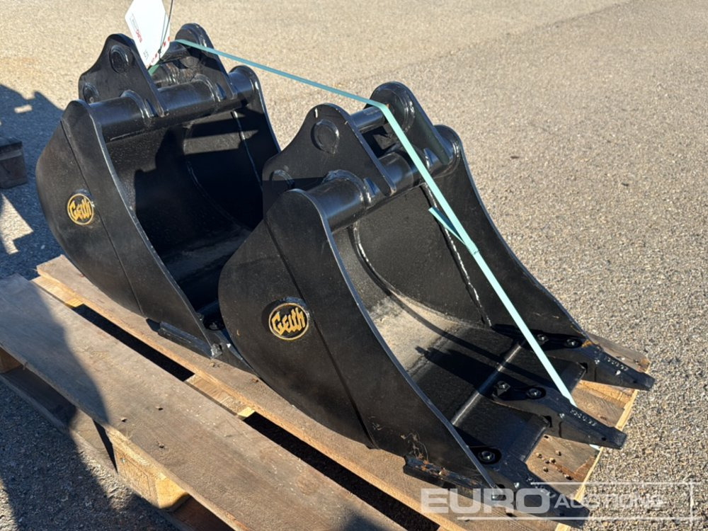Geith Digging Bucket H03-0450-11404 to suit MCR1009 (S/Ns 1175044, 1175046) (2 of) - Gầu: hình 1 Geith Digging Bucket H03-0450-11404 to suit MCR1009 (S/Ns 1175044, 1175046) (2 of) - Gầu: hình 1