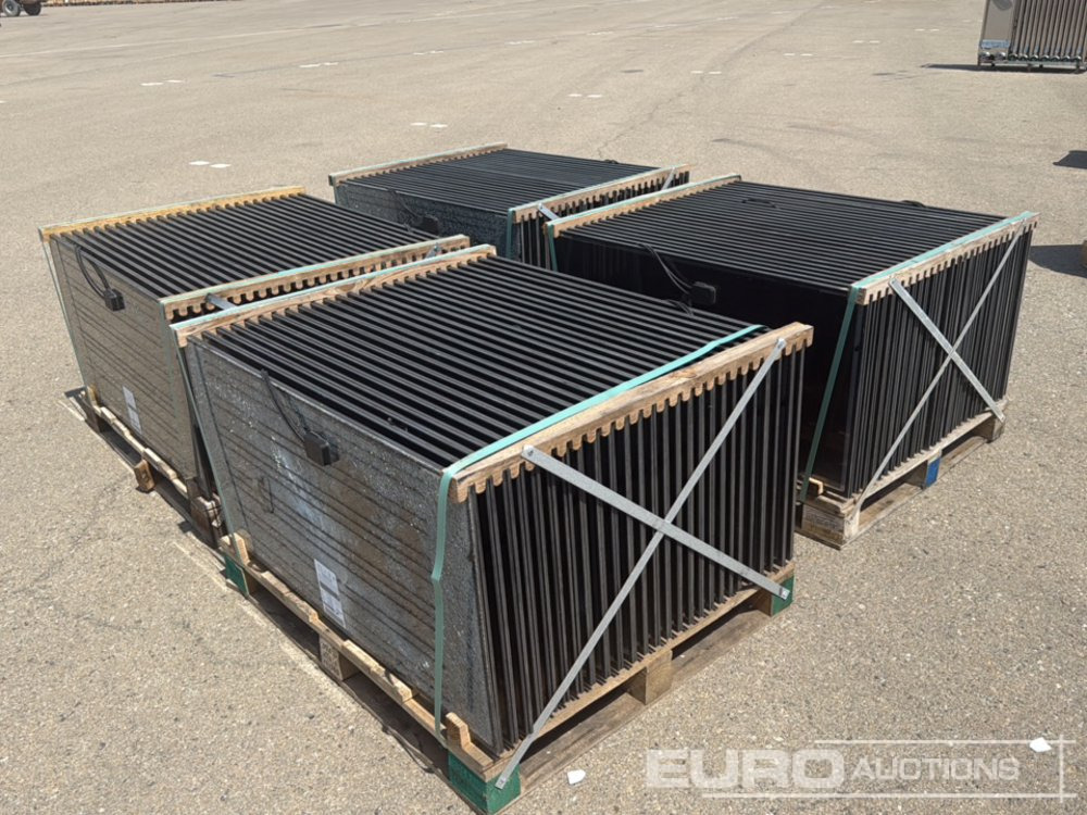 Pallet of Solar Panels (4 of) - Trang thiết bị xây dựng: hình 4 Pallet of Solar Panels (4 of) - Trang thiết bị xây dựng: hình 4