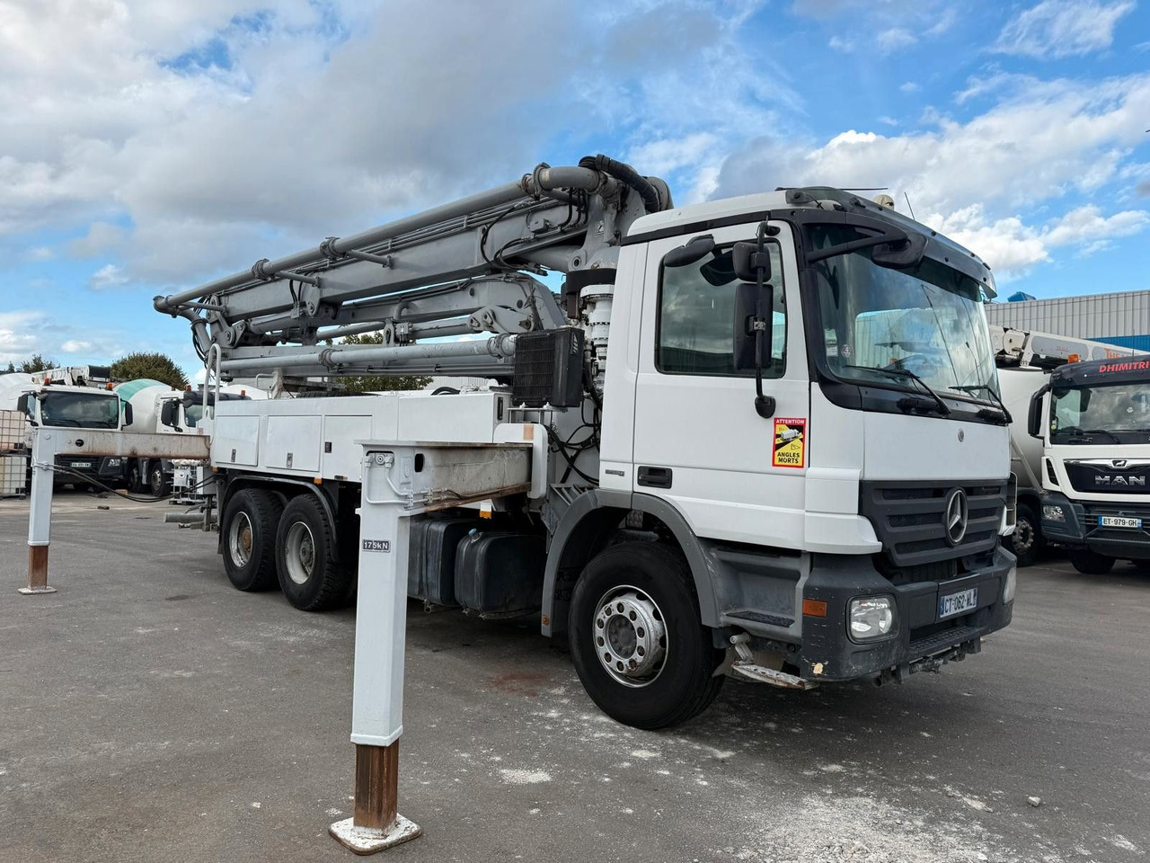 Mercedes-Benz Actros - Xe bơm bê tông: hình 2 Mercedes-Benz Actros - Xe bơm bê tông: hình 2