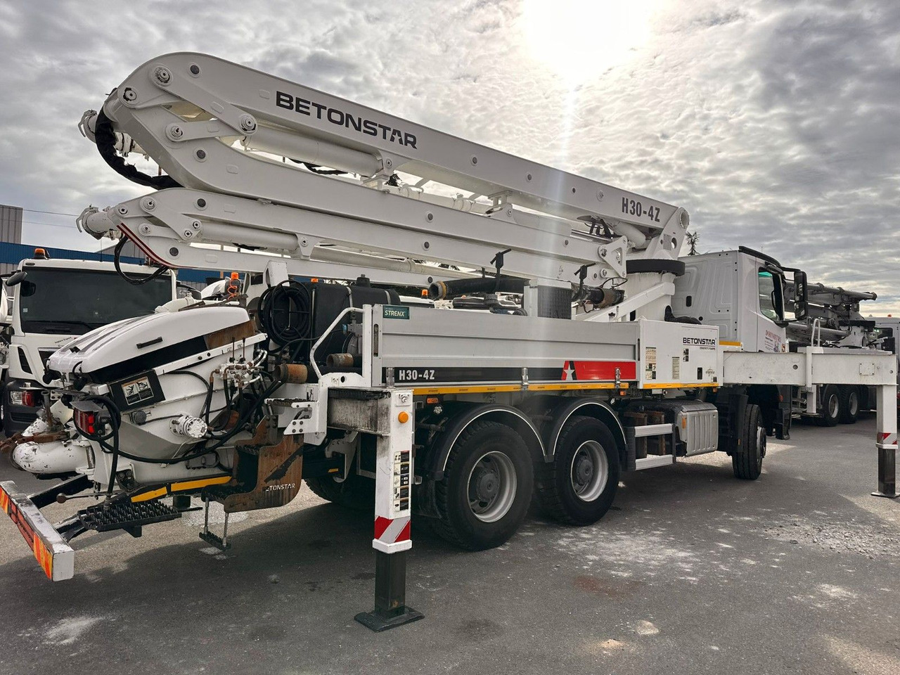 Mercedes-Benz Arocs 2640 - Xe bơm bê tông: hình 4 Mercedes-Benz Arocs 2640 - Xe bơm bê tông: hình 4