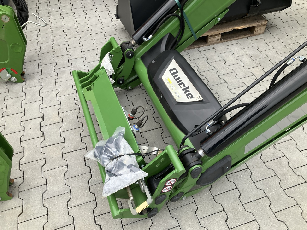 Alö Frontlader Q5 LDM EURO - Máy chất hàng trước cho máy cày: hình 3 Alö Frontlader Q5 LDM EURO - Máy chất hàng trước cho máy cày: hình 3