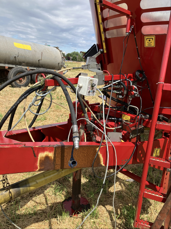 BVL Futtermischwagen V-Mix 18 2S - Xe trộn thức ăn gia súc: hình 3 BVL Futtermischwagen V-Mix 18 2S - Xe trộn thức ăn gia súc: hình 3