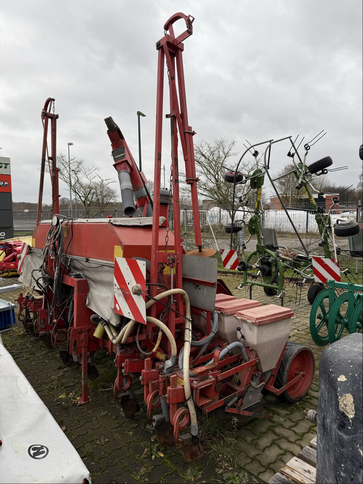 Becker Aeromat T 8-Reihig - Máy gieo hạt: hình 1 Becker Aeromat T 8-Reihig - Máy gieo hạt: hình 1