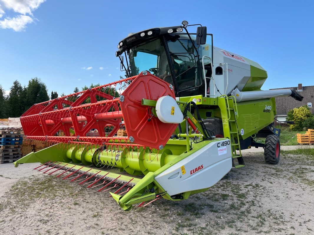 CLAAS Avero 240 - Máy gặt đập: hình 1 CLAAS Avero 240 - Máy gặt đập: hình 1
