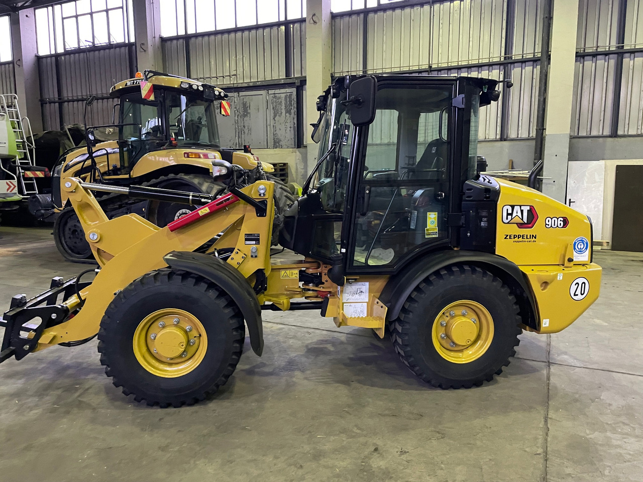 Caterpillar 906 - Máy xúc lật bánh lốp: hình 1 Caterpillar 906 - Máy xúc lật bánh lốp: hình 1