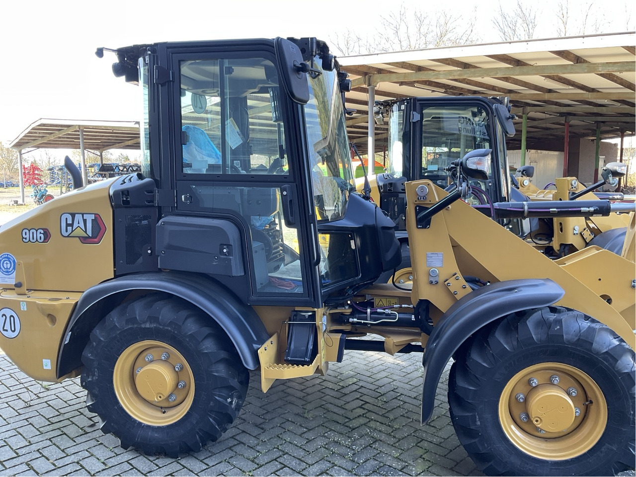 Caterpillar 906 - Máy xúc lật bánh lốp: hình 3 Caterpillar 906 - Máy xúc lật bánh lốp: hình 3