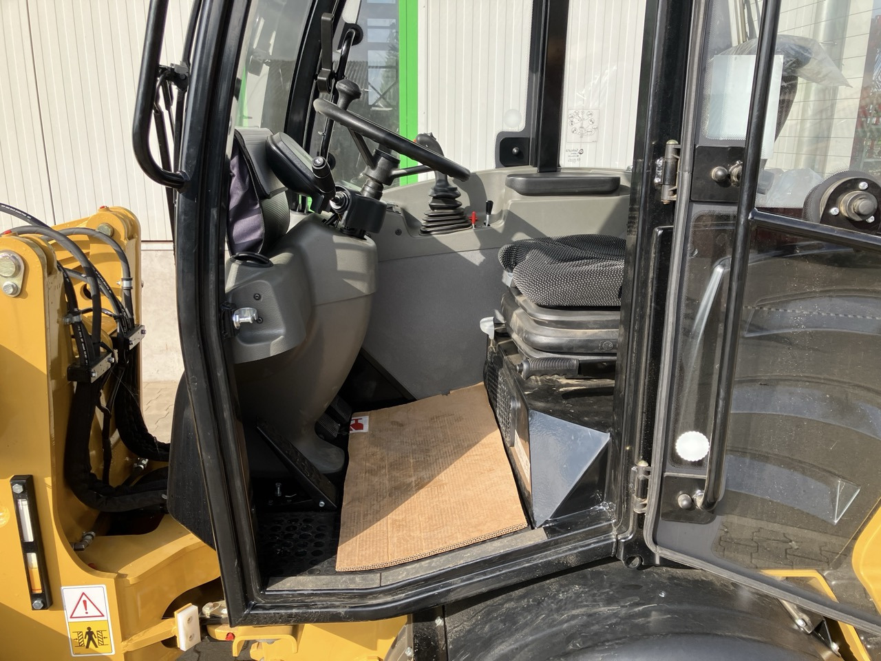 Caterpillar Zeppelin ZL35 - Máy xúc lật bánh lốp: hình 4 Caterpillar Zeppelin ZL35 - Máy xúc lật bánh lốp: hình 4