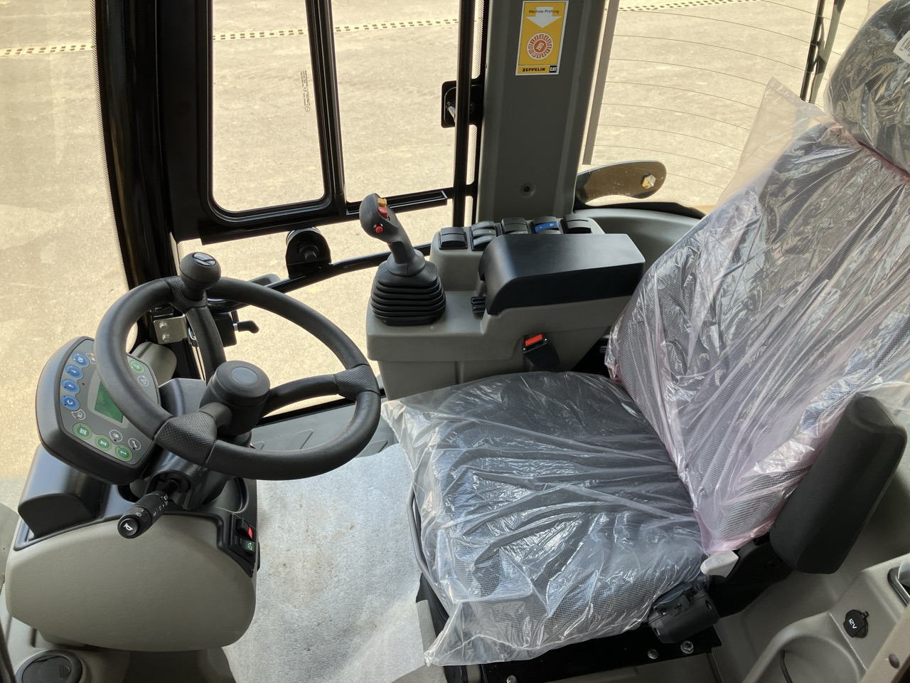 Caterpillar Zeppelin ZL60T - Máy xúc lật: hình 4 Caterpillar Zeppelin ZL60T - Máy xúc lật: hình 4