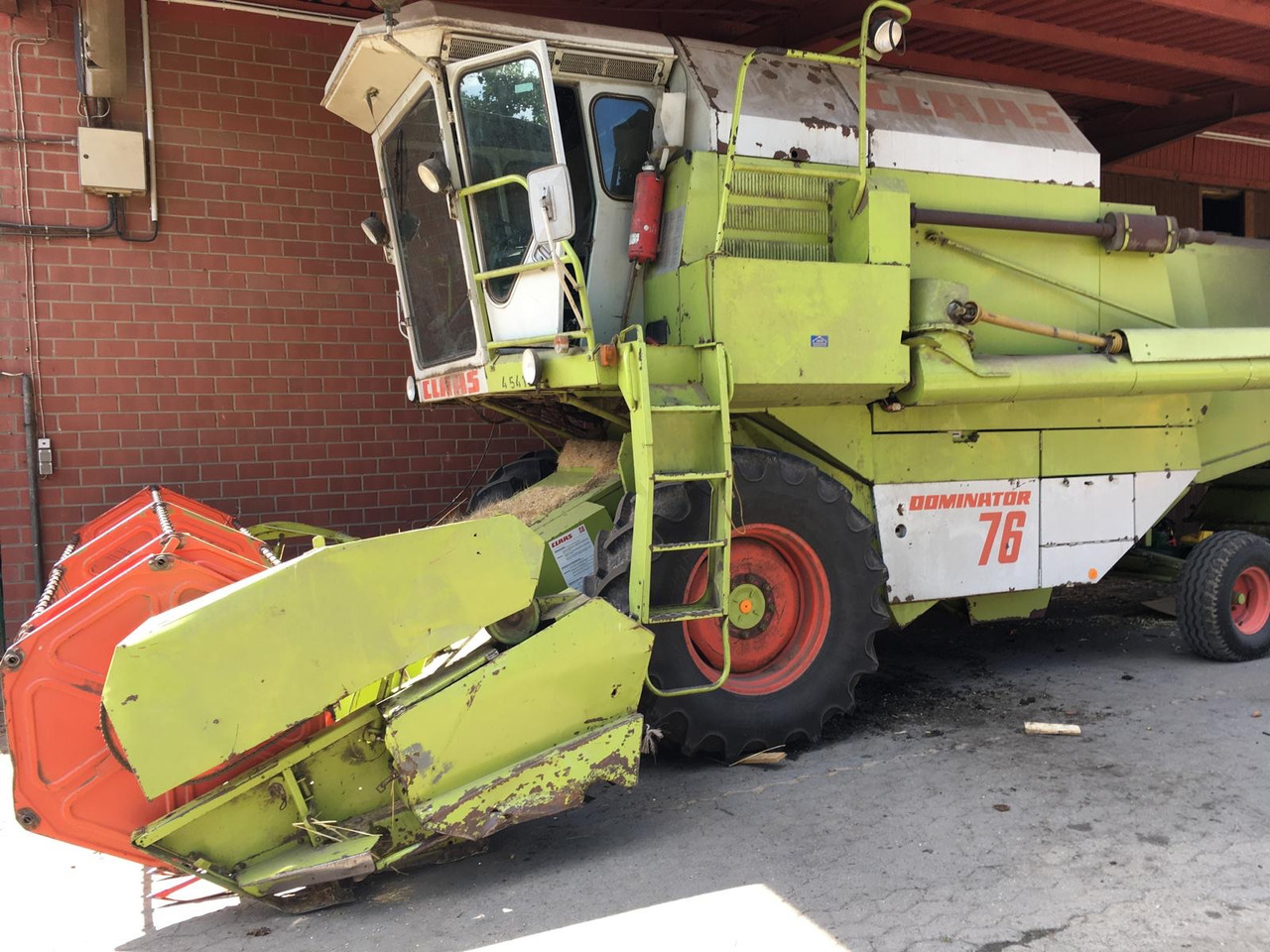 Claas Dominator 76 - Máy gặt đập: hình 1 Claas Dominator 76 - Máy gặt đập: hình 1