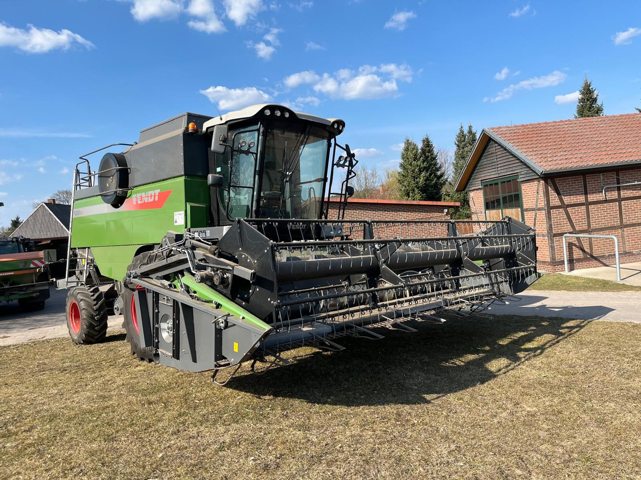 Fendt 5225 E 5,50m PowerFlow Schneiwerk - Máy gặt đập: hình 1 Fendt 5225 E 5,50m PowerFlow Schneiwerk - Máy gặt đập: hình 1