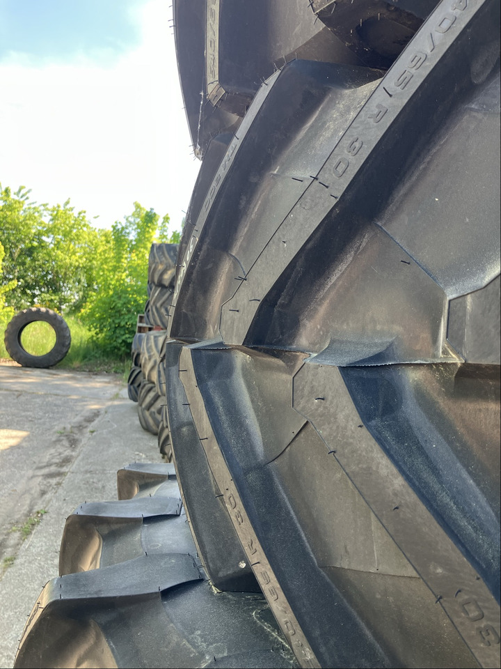 Fendt 580/70R42 u. 540/65R30 - Lốp và vành: hình 2 Fendt 580/70R42 u. 540/65R30 - Lốp và vành: hình 2