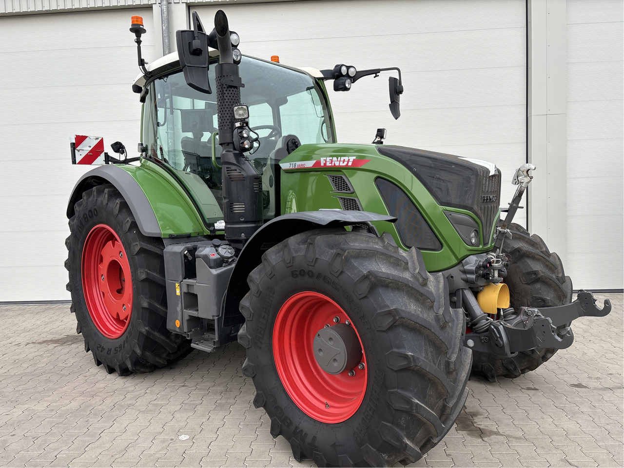 Fendt 718 Vario Gen6 PowerPlus - Máy cày: hình 1 Fendt 718 Vario Gen6 PowerPlus - Máy cày: hình 1