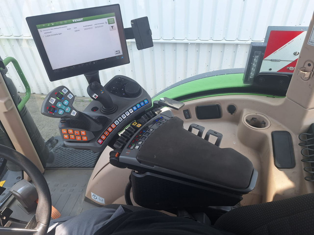 Cho thuê Fendt 724 Vario Gen6 Profi Setting2 Fendt 724 Vario Gen6 Profi Setting2: hình 6 Cho thuê Fendt 724 Vario Gen6 Profi Setting2 Fendt 724 Vario Gen6 Profi Setting2: hình 6