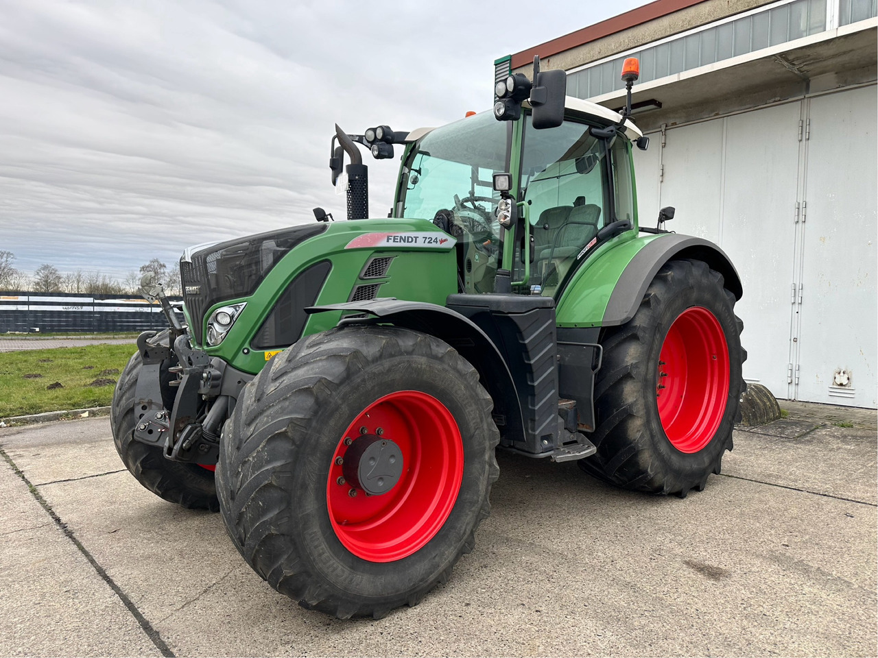 Fendt 724 Vario S4 ProfiPlus - Máy cày: hình 1 Fendt 724 Vario S4 ProfiPlus - Máy cày: hình 1