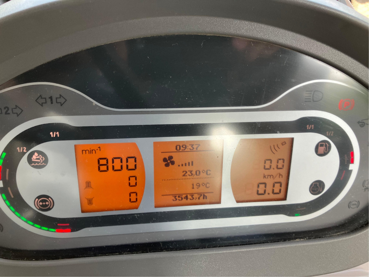 Fendt 826 Vario S4 Profi Plus RTK - Máy cày: hình 4 Fendt 826 Vario S4 Profi Plus RTK - Máy cày: hình 4