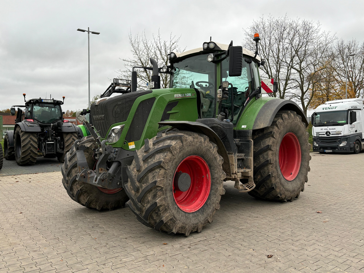 Fendt 828 Vario S4 Profi Plus - Máy cày: hình 1 Fendt 828 Vario S4 Profi Plus - Máy cày: hình 1