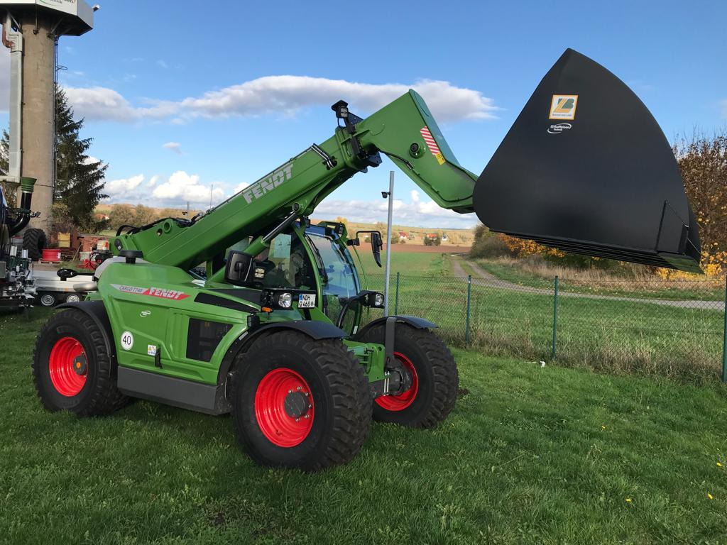 Xe nhấc hình viễn vọng kính Fendt T740: hình 1