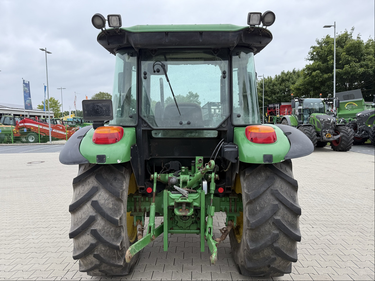 John Deere 5075E - Máy cày: hình 5 John Deere 5075E - Máy cày: hình 5