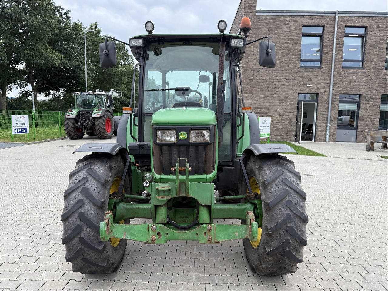 John Deere 5075E - Máy cày: hình 4 John Deere 5075E - Máy cày: hình 4