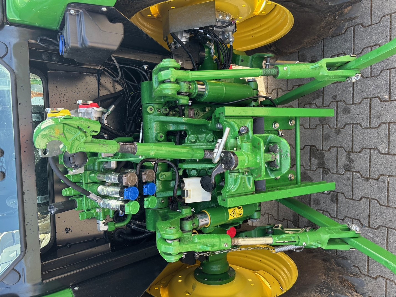 John Deere 5090M - Máy cày: hình 5 John Deere 5090M - Máy cày: hình 5
