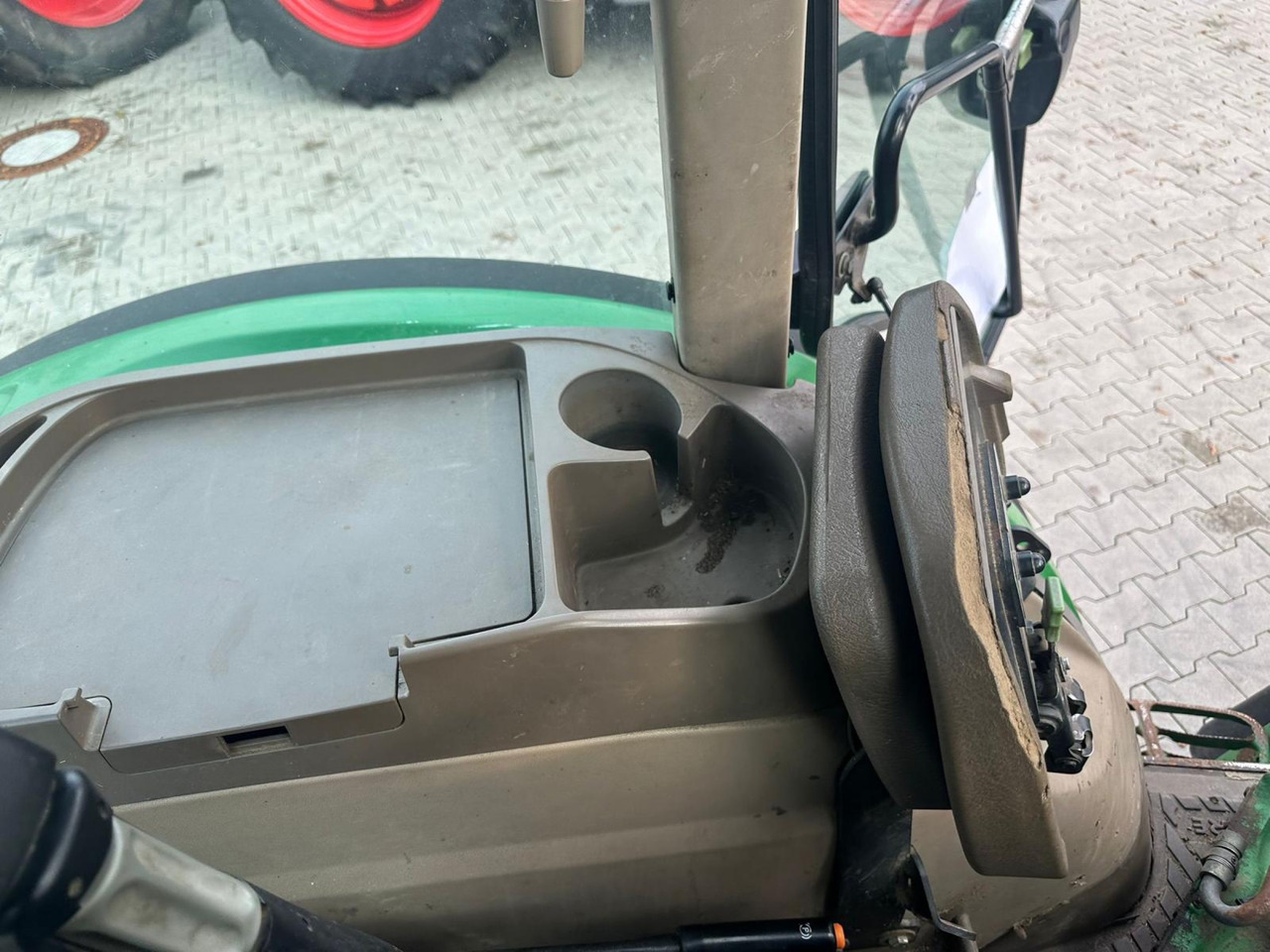 John Deere 5100 R - Máy cày: hình 2 John Deere 5100 R - Máy cày: hình 2
