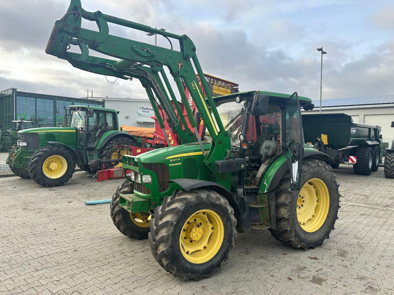 John Deere 5100 R - Máy cày: hình 1 John Deere 5100 R - Máy cày: hình 1