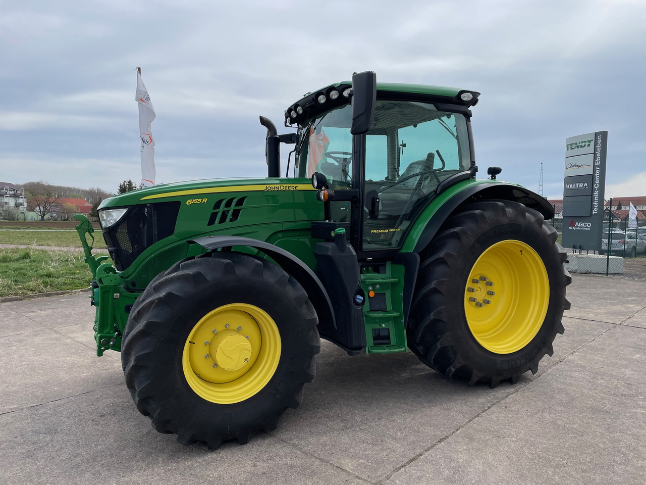 John Deere 6155R AutoPowr Premium Edition - Máy cày: hình 1 John Deere 6155R AutoPowr Premium Edition - Máy cày: hình 1