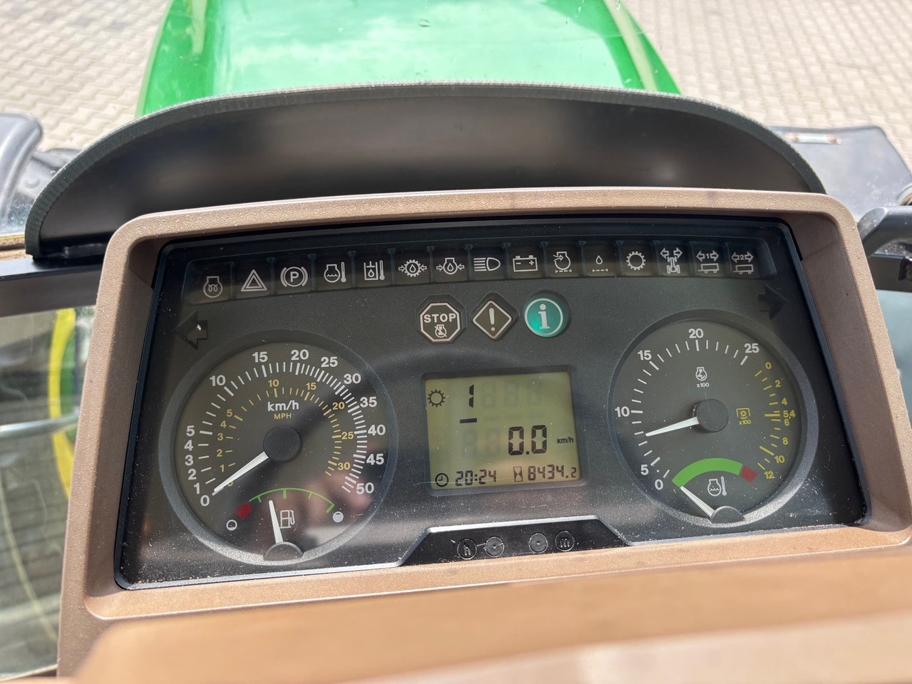 John Deere 6320 - Máy cày: hình 3 John Deere 6320 - Máy cày: hình 3