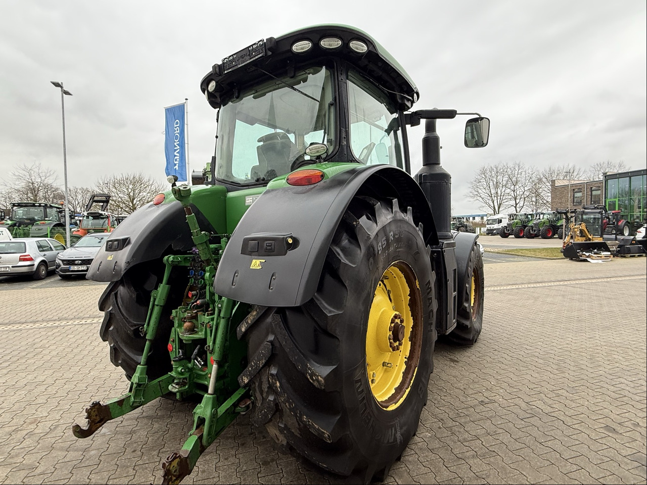John Deere 8320 R E23 - Máy cày: hình 5 John Deere 8320 R E23 - Máy cày: hình 5