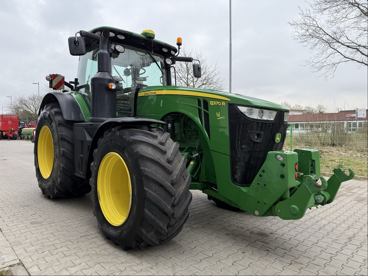 John Deere 8370 R - Máy cày: hình 1 John Deere 8370 R - Máy cày: hình 1