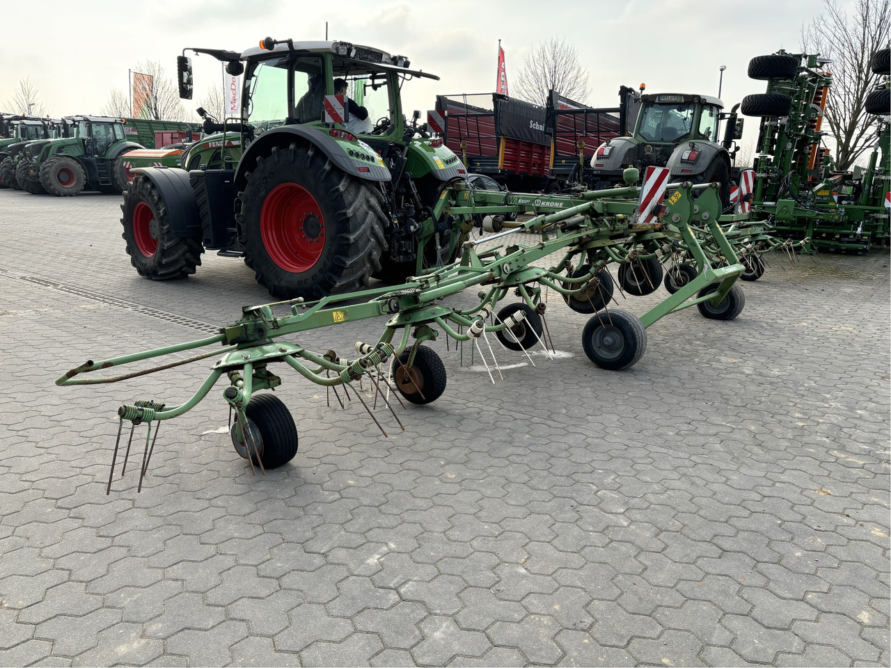 Krone KWT 10.50 / 8 x 7 Heuwender - Dàn trải/ Cào: hình 2 Krone KWT 10.50 / 8 x 7 Heuwender - Dàn trải/ Cào: hình 2
