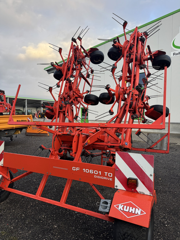 Kuhn GF 10601 T - Dàn trải/ Cào: hình 2 Kuhn GF 10601 T - Dàn trải/ Cào: hình 2