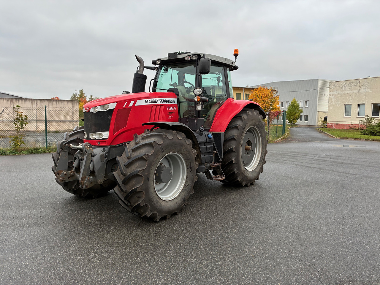 Massey Ferguson 7624 Dyna-VT - Máy cày: hình 1 Massey Ferguson 7624 Dyna-VT - Máy cày: hình 1