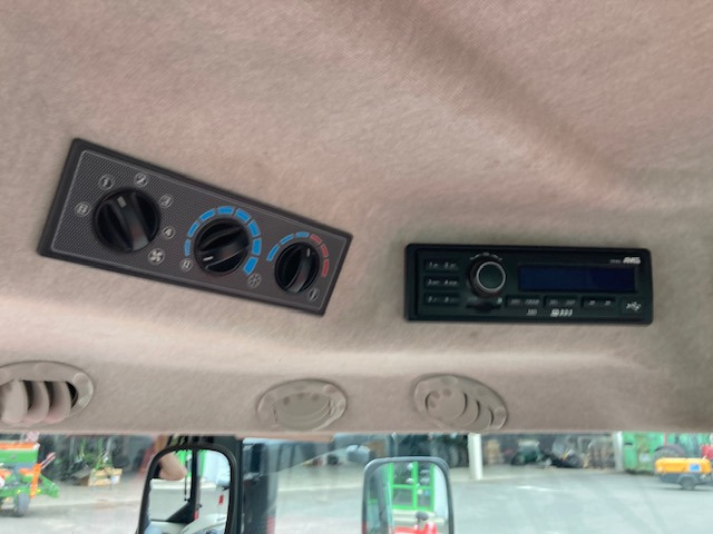 Massey Ferguson 7716 Dyna-6 - Máy cày: hình 4 Massey Ferguson 7716 Dyna-6 - Máy cày: hình 4