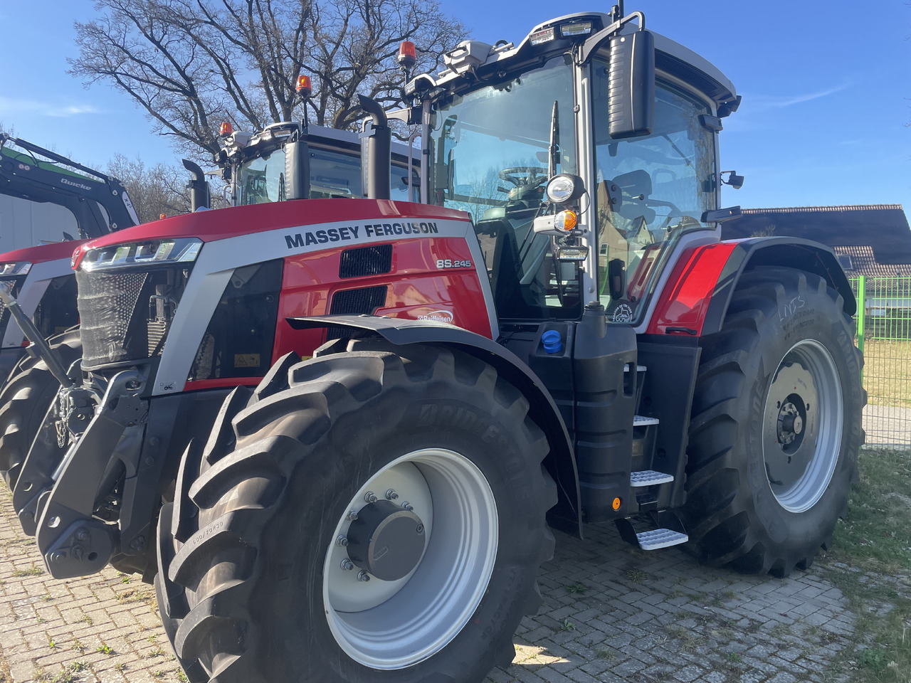 Massey Ferguson 8S.245 Dyna-VT EXCLUSIVE - Máy cày: hình 1 Massey Ferguson 8S.245 Dyna-VT EXCLUSIVE - Máy cày: hình 1