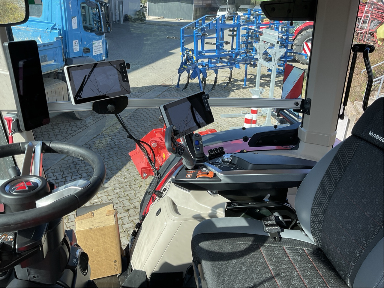 Massey Ferguson 8S.305 Dyna-VT EXCLUSIVE - Máy cày: hình 2 Massey Ferguson 8S.305 Dyna-VT EXCLUSIVE - Máy cày: hình 2