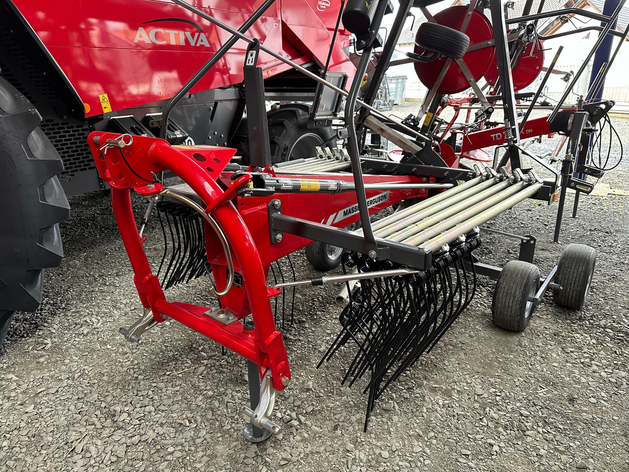 Massey Ferguson RK 451 DN - Dàn trải/ Cào: hình 2 Massey Ferguson RK 451 DN - Dàn trải/ Cào: hình 2